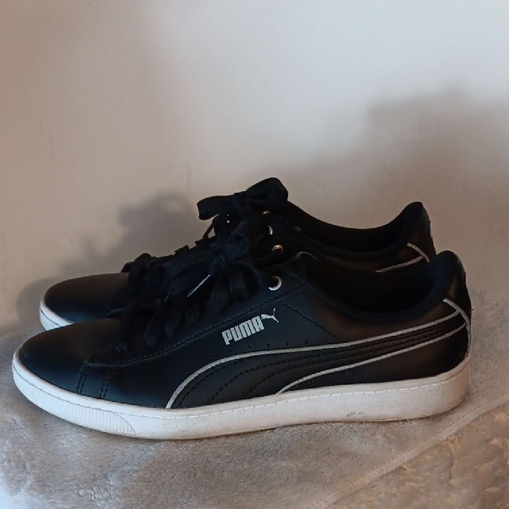 Puma Women's Black and White Athletic Shoes